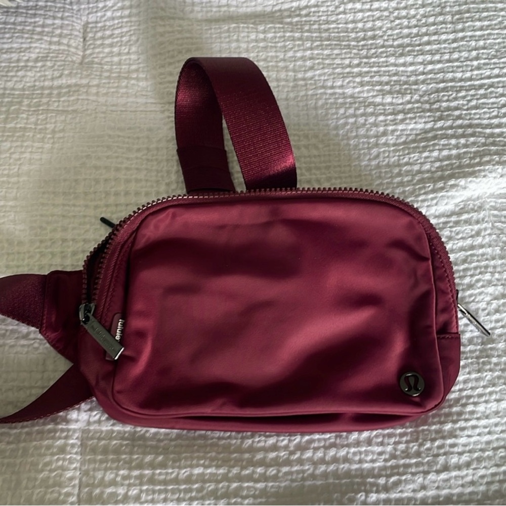 Lululemon Everywhere Belt Bag 2L
